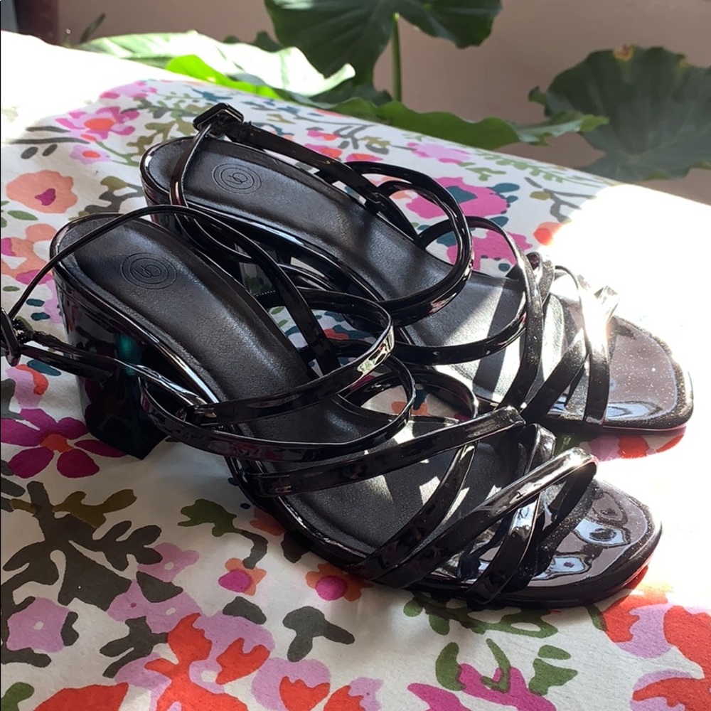 Black strappy high heel sandal sz8